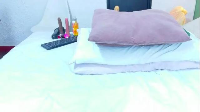 Image 3 of curvyebonyy_ Stream on Chaturbate on 1 month ago
