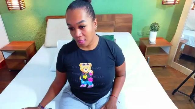 Image 2 of curvyebonyy_ Stream on Chaturbate on 1 month ago