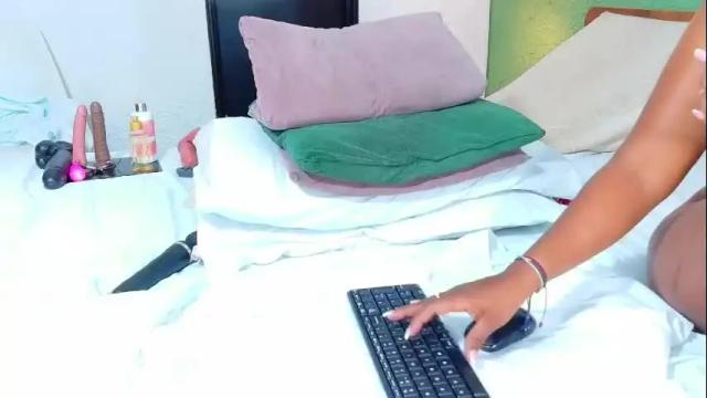 Image 10 of curvyebonyy_ Stream on Chaturbate on 14 days ago