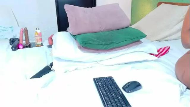 Image 8 of curvyebonyy_ Stream on Chaturbate on 14 days ago