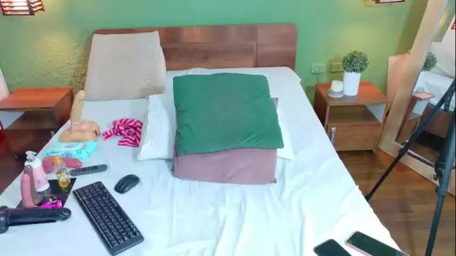 Image 3 of curvyebonyy_ Stream on Chaturbate on 10 days ago