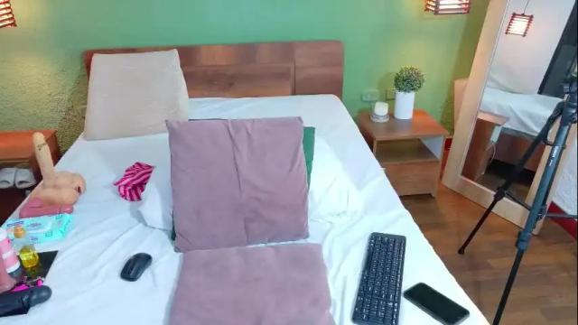 Image 2 of curvyebonyy_ Stream on Chaturbate on 3 days ago