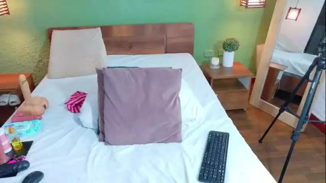 Image 4 of curvyebonyy_ Stream on Chaturbate on 3 days ago