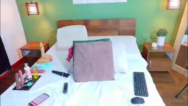 Image 2 of curvyebonyy_ Stream on Chaturbate on 2 months ago