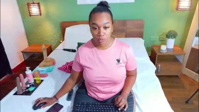 Image 3 of curvyebonyy_ Stream on Chaturbate on 2 months ago