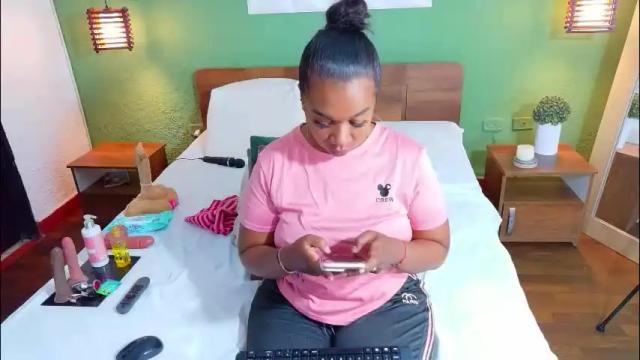 Image 6 of curvyebonyy_ Stream on Chaturbate on 2 months ago