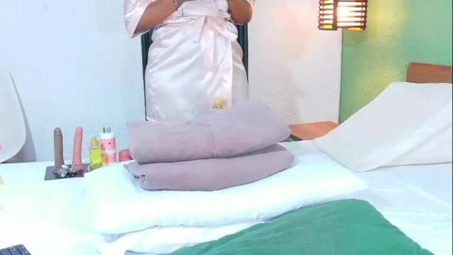 Image 12 of curvyebonyy_ Stream on Chaturbate on 29 days ago