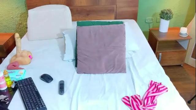 Image 2 of curvyebonyy_ Stream on Chaturbate on 27 days ago