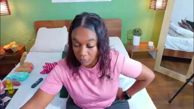 Image 2 of curvyebonyy_ Stream on Chaturbate on 6 days ago