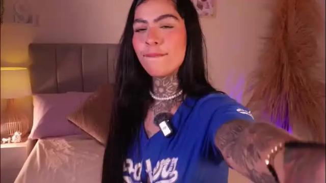 Image 2 of curvyliciouss Stream on Chaturbate on 2 months ago