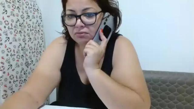 Image 11 of curvymomylore Stream on Chaturbate on 19 months ago
