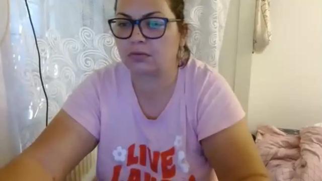 Image 11 of curvymomylore Stream on Chaturbate on 19 months ago