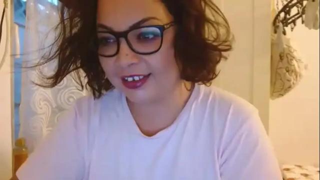 Image 2 of curvymomylore Stream on Chaturbate on 19 months ago