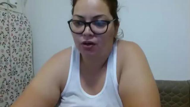 Image 4 of curvymomylore Stream on Chaturbate on 19 months ago