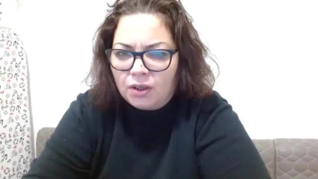 Image 2 of curvymomylore Stream on Chaturbate on 24 months ago