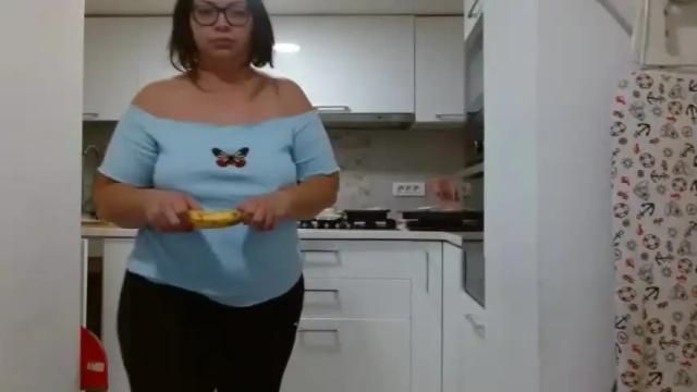 Image 3 of curvymomylore Stream on Chaturbate on 18 months ago
