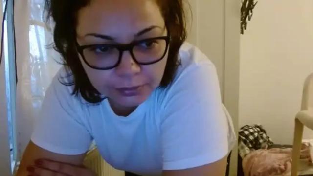 Image 3 of curvymomylore Stream on Chaturbate on 18 months ago