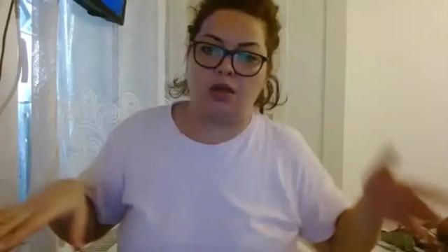 Image 3 of curvymomylore Stream on Chaturbate on 18 months ago