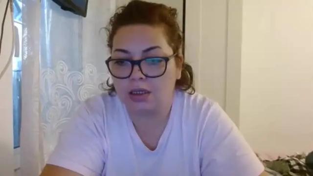 Image 6 of curvymomylore Stream on Chaturbate on 18 months ago