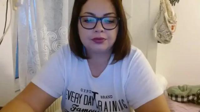 Image 3 of curvymomylore Stream on Chaturbate on 18 months ago