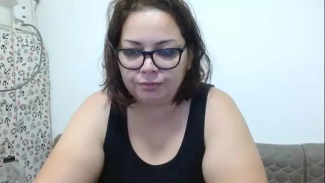 Image 12 of curvymomylore Stream on Chaturbate on 18 months ago