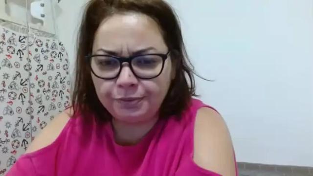 Image 2 of curvymomylore Stream on Chaturbate on 23 months ago