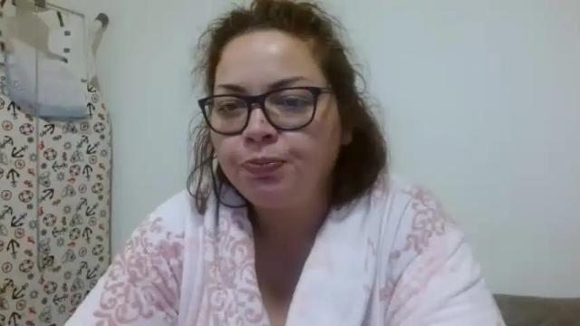 Image 10 of curvymomylore Stream on Chaturbate on 17 months ago