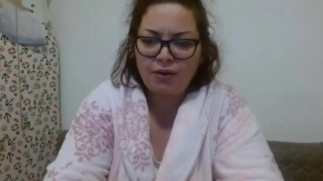 Image 4 of curvymomylore Stream on Chaturbate on 17 months ago