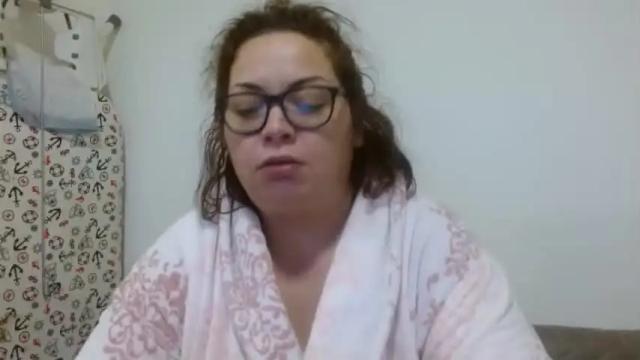 Image 8 of curvymomylore Stream on Chaturbate on 17 months ago