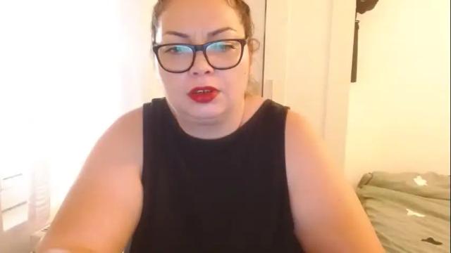 Image 3 of curvymomylore Stream on Chaturbate on 16 months ago