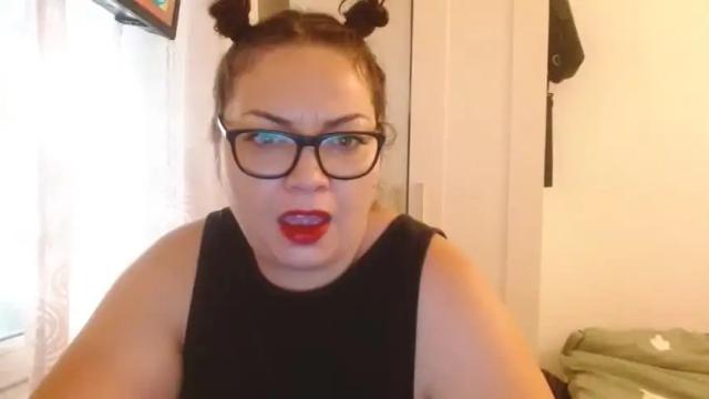 Image 4 of curvymomylore Stream on Chaturbate on 16 months ago