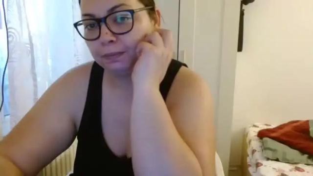 Image 2 of curvymomylore Stream on Chaturbate on 16 months ago