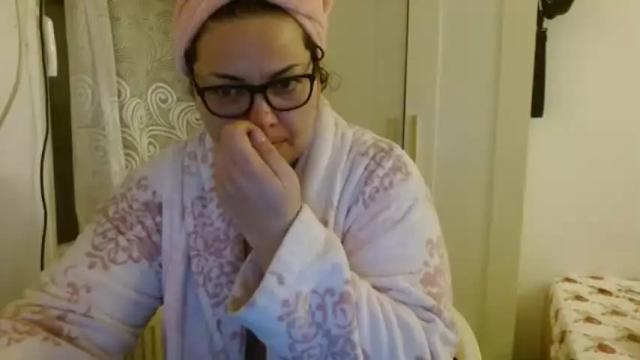 Image 2 of curvymomylore Stream on Chaturbate on 16 months ago