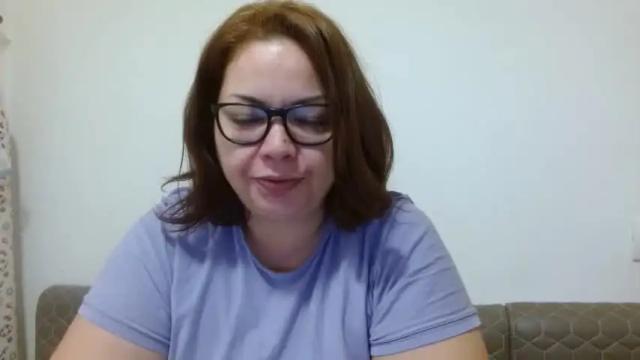 Image 2 of curvymomylore Stream on Chaturbate on 16 months ago