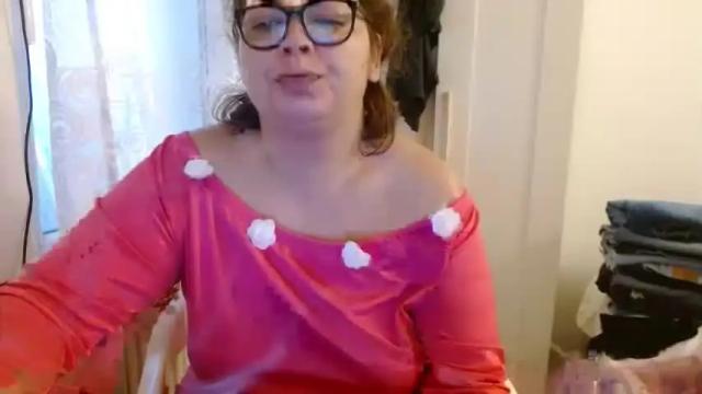 Image 8 of curvymomylore Stream on Chaturbate on 15 months ago