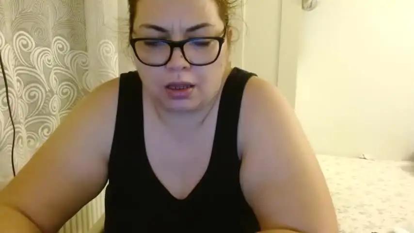 curvymomylore Chaturbate