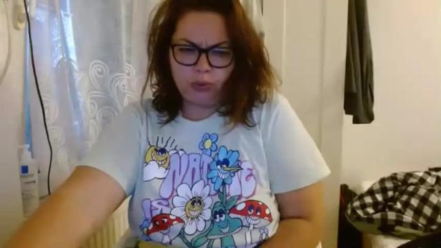Image 8 of curvymomylore Stream on Chaturbate on 14 months ago