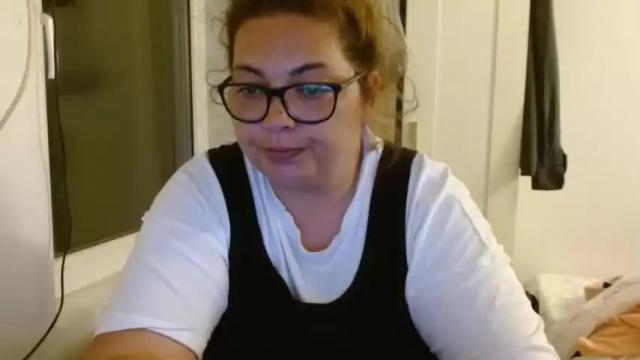 Image 6 of curvymomylore Stream on Chaturbate on 13 months ago