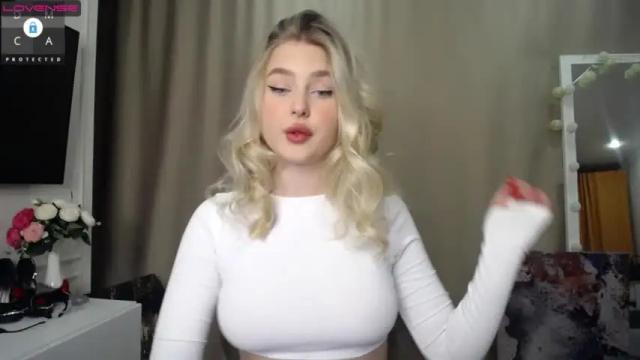 Image 2 of cute18cute Stream on Chaturbate on 17 months ago