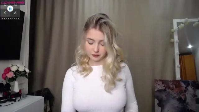 Image 3 of cute18cute Stream on Chaturbate on 17 months ago