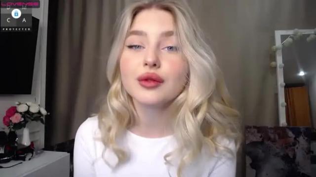 Image 4 of cute18cute Stream on Chaturbate on 17 months ago