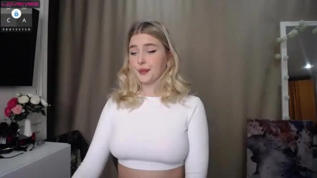 Image 7 of cute18cute Stream on Chaturbate on 17 months ago