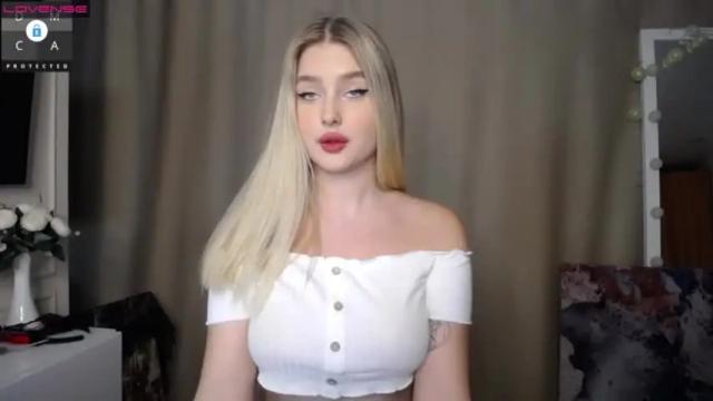 Image 4 of cute18cute Stream on Chaturbate on 17 months ago