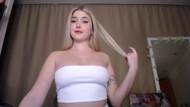 Image 3 of cute18cute Stream on Chaturbate on 16 months ago