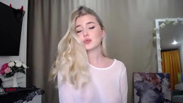 Image 6 of cute18cute Stream on Chaturbate on 16 months ago
