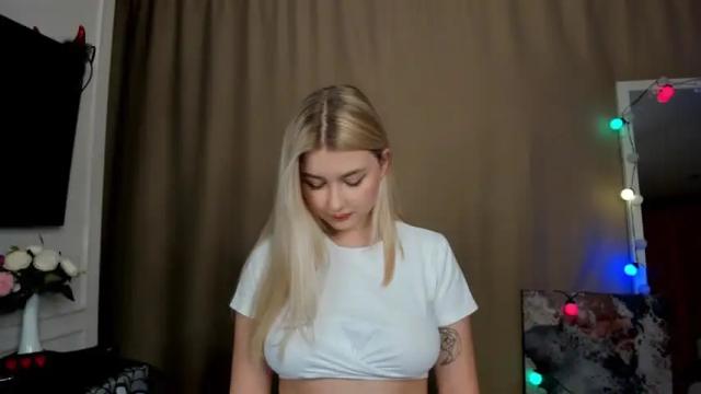 Image 2 of cute18cute Stream on Chaturbate on 14 months ago
