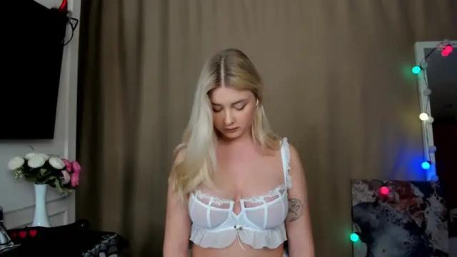 Image 3 of cute18cute Stream on Chaturbate on 13 months ago