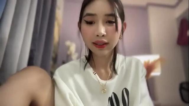 Image 12 of cute_ciara Stream on Chaturbate on 1 month ago