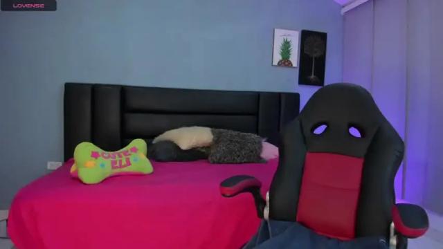 Image 3 of cute_eli1 Stream on Chaturbate on 20 months ago