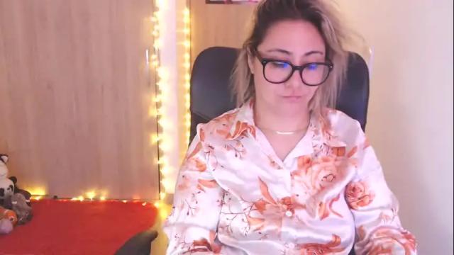 Image 12 of cute_eliz Stream on Chaturbate on 1 month ago